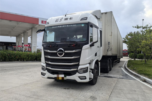 北京重卡LNG牽引車(chē)：經(jīng)濟(jì)又高效，快遞運(yùn)輸路上的優(yōu)選伙伴